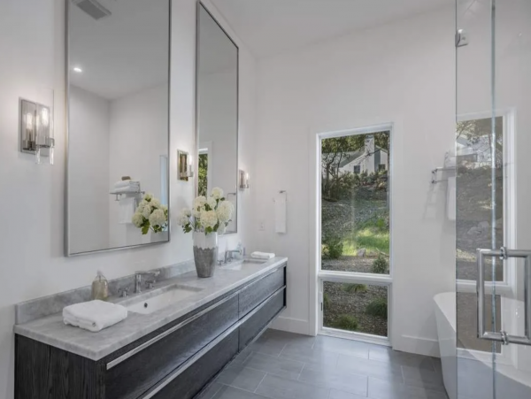 Luxury Sonoma Vacation Home with Infinity Pool Sleeps 10