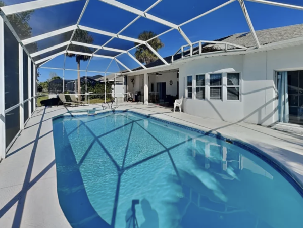 Three Bedroom Three Bathroom New Arrival Pool Home