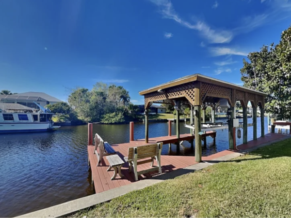 Three Bedroom Three Bathroom New Arrival Pool Home