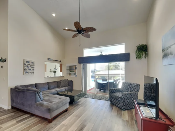 Three Bedroom Three Bathroom New Arrival Pool Home