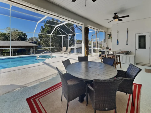 Three Bedroom Three Bathroom New Arrival Pool Home