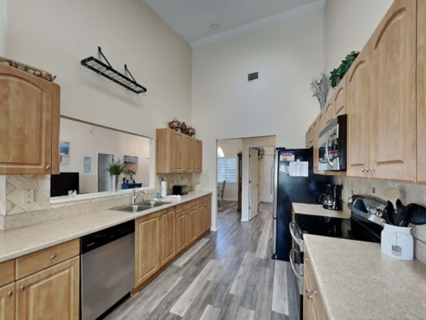Three Bedroom Three Bathroom New Arrival Pool Home