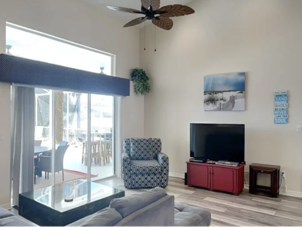 Three Bedroom Three Bathroom New Arrival Pool Home