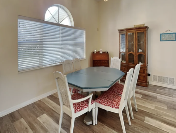 Three Bedroom Three Bathroom New Arrival Pool Home