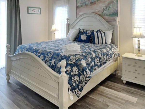 Three Bedroom Three Bathroom New Arrival Pool Home