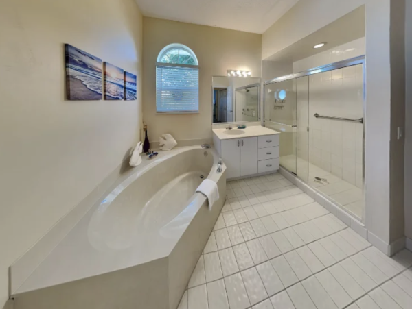 Three Bedroom Three Bathroom New Arrival Pool Home