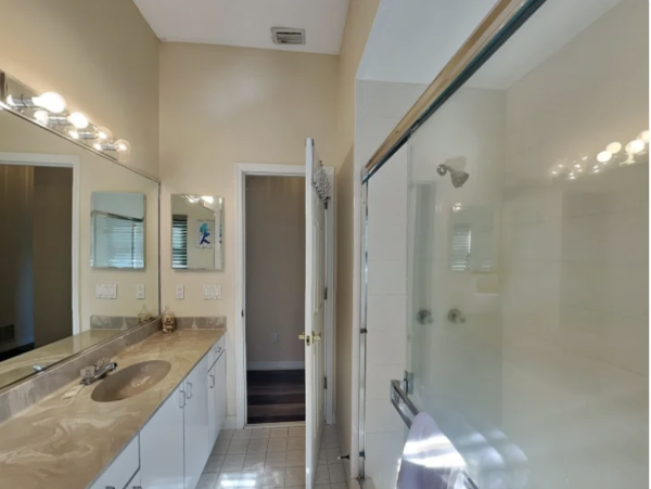 Three Bedroom Three Bathroom New Arrival Pool Home