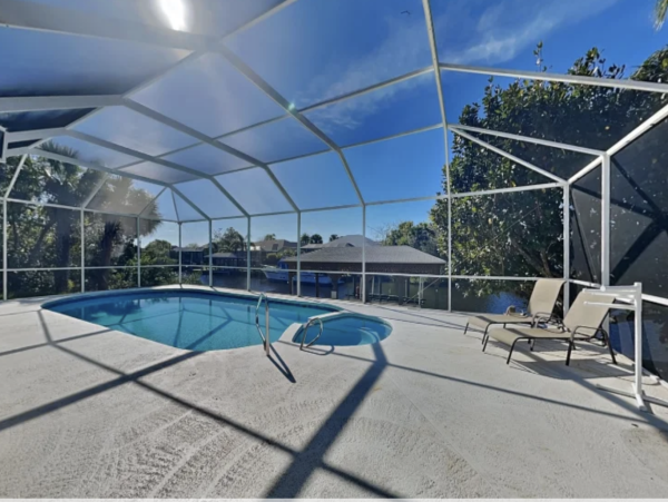 Three Bedroom Three Bathroom New Arrival Pool Home