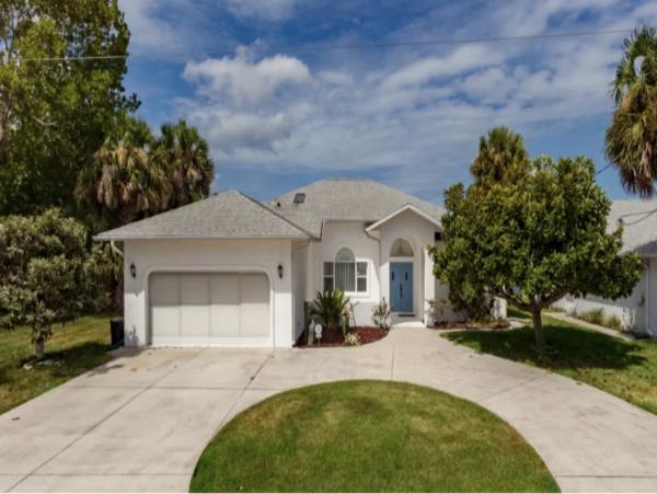 Three Bedroom Three Bathroom New Arrival Pool Home