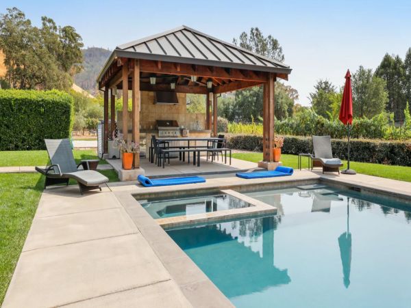 Luxury Napa Valley Vacation Estate with Pool and SPA Sleeps 24