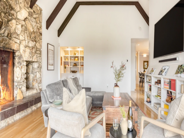 Unique 5 Bedroom Home with Private Pool in Santa Rosa