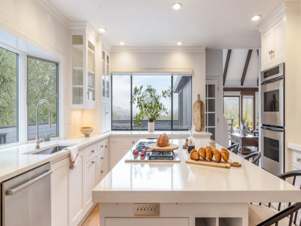 Unique 5 Bedroom Home with Private Pool in Santa Rosa