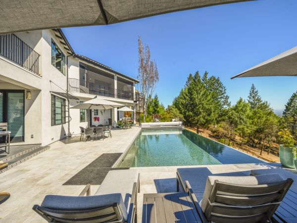 Five Bedroom Posh Vacation Home with Private Pool in Santa Rosa