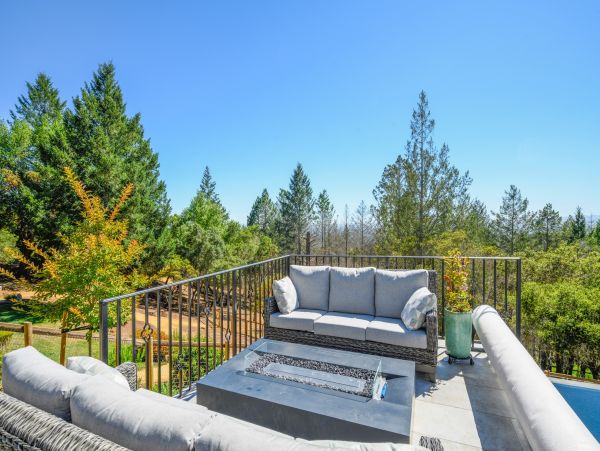 Five Bedroom Posh Vacation Home with Private Pool in Santa Rosa