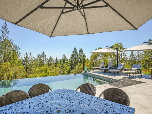 Five Bedroom Posh Vacation Home with Private Pool in Santa Rosa