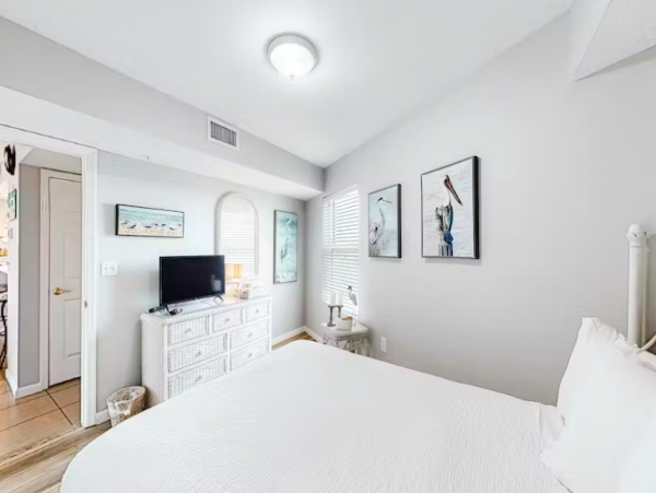 2 Bedroom Condo with Balcony & Partial Gulf View