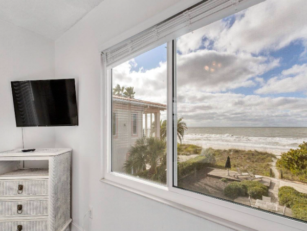 Beachfront Bungalow triplex sleeps 14