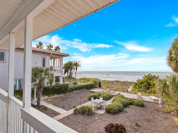 Beachfront Bungalow triplex sleeps 14