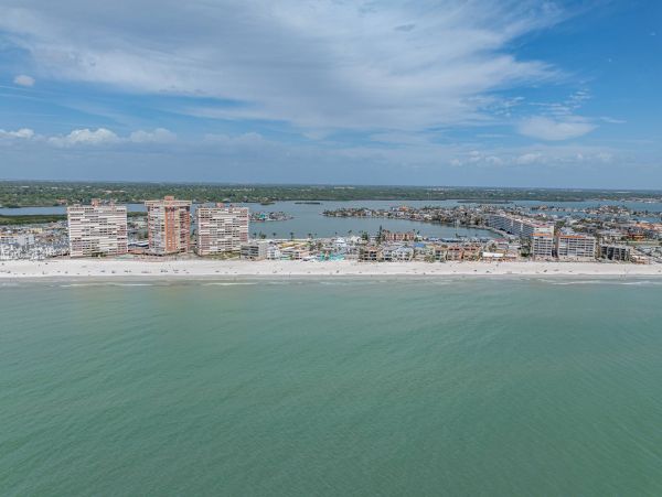 Five Bedroom Beachfront Luxury in Redington Shores