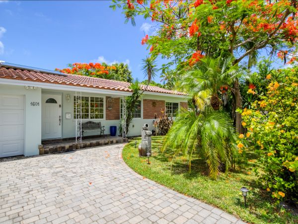 Sunny Florida Home Great Location Close to All the Attractions!!
