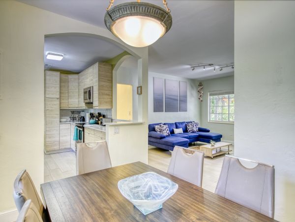 Sunny Florida Home Great Location Close to All the Attractions!!