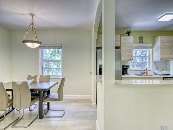 Sunny Florida Home Great Location Close to All the Attractions!!