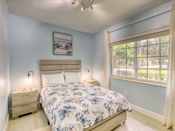 Sunny Florida Home Great Location Close to All the Attractions!!