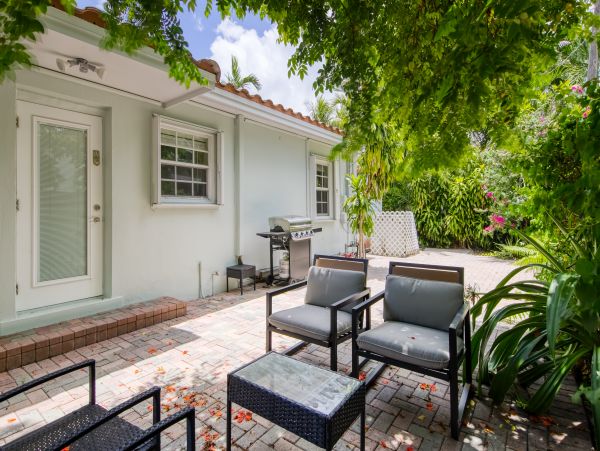 Sunny Florida Home Great Location Close to All the Attractions!!
