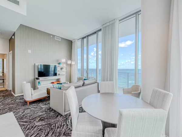 Stunning Ocean Views Apartment
