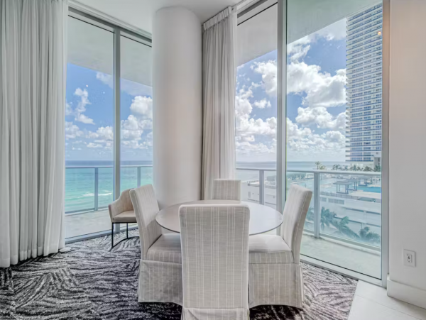 Stunning Ocean Views Apartment
