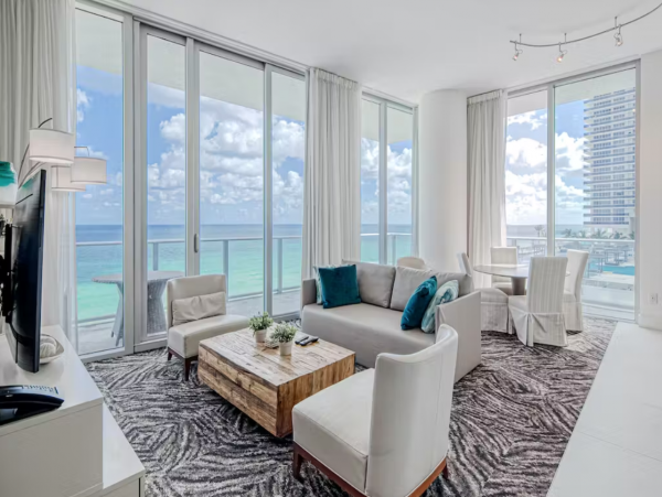 Stunning Ocean Views Apartment
