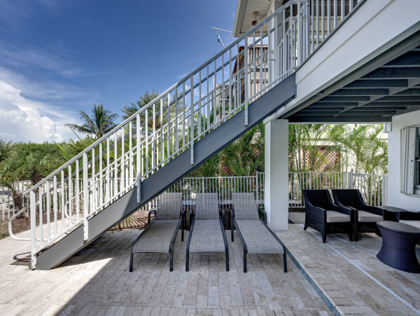 Treasure Island Steps to Sand Beach House