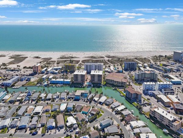 Treasure Island Vacation Rentals Florida Gulf Coast Pool Homes by Emerald Kite
