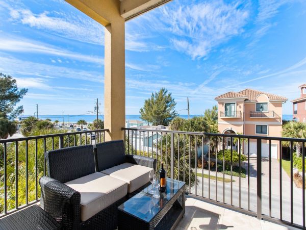 Treasure Island Beachfront Vacation Rental Sunset Beach Luxury Home with Rooftop Deck