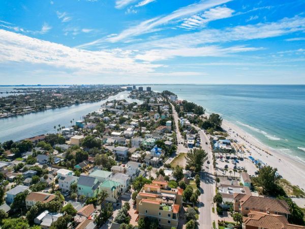 Treasure Island Beachfront Vacation Rental Sunset Beach Luxury Home with Rooftop Deck