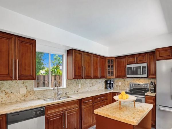 4 Bedroom Vacation Pool Home in Fort Lauderdale Sleeps 10