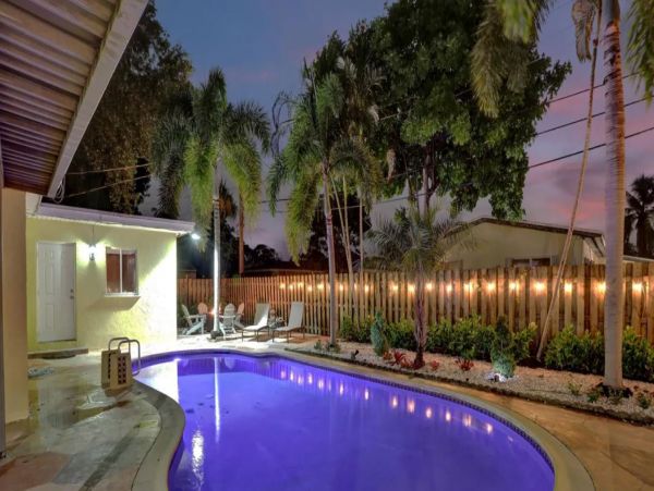 4 Bedroom Vacation Pool Home in Fort Lauderdale Sleeps 10
