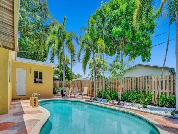 4 Bedroom Vacation Pool Home in Fort Lauderdale Sleeps 10