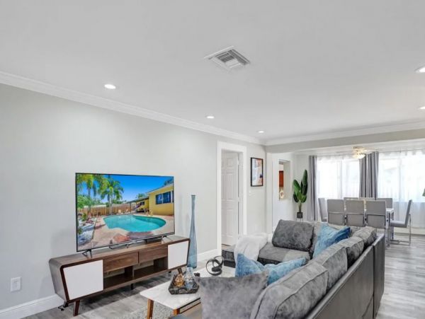 4 Bedroom Vacation Pool Home in Fort Lauderdale Sleeps 10