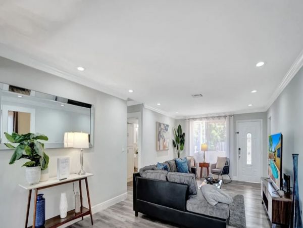 4 Bedroom Vacation Pool Home in Fort Lauderdale Sleeps 10
