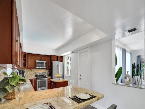 4 Bedroom Vacation Pool Home in Fort Lauderdale Sleeps 10