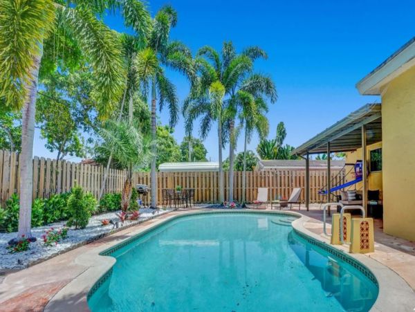 4 Bedroom Vacation Pool Home in Fort Lauderdale Sleeps 10