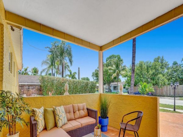 4 Bedroom Vacation Pool Home in Fort Lauderdale Sleeps 10