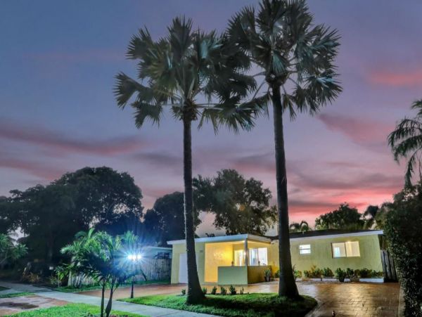 4 Bedroom Vacation Pool Home in Fort Lauderdale Sleeps 10