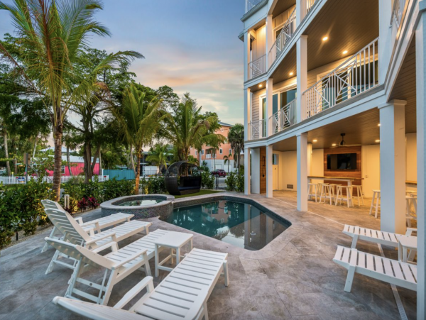 Sensational Coastal Vacation Home in Siesta Key with Pool and Great Location!