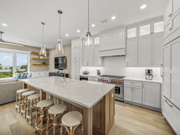 Sensational Coastal Vacation Home in Siesta Key with Pool and Great Location!