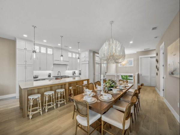 Sensational Coastal Vacation Home in Siesta Key with Pool and Great Location!