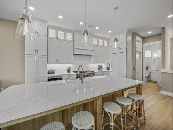 Sensational Coastal Vacation Home in Siesta Key with Pool and Great Location!