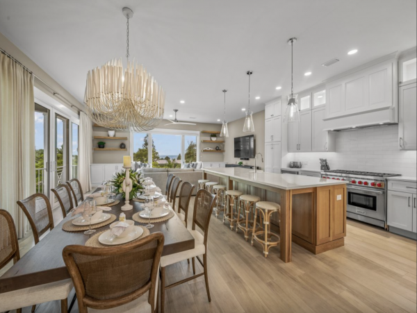 Sensational Coastal Vacation Home in Siesta Key with Pool and Great Location!