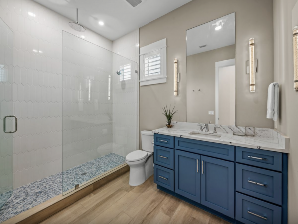 Sensational Coastal Vacation Home in Siesta Key with Pool and Great Location!